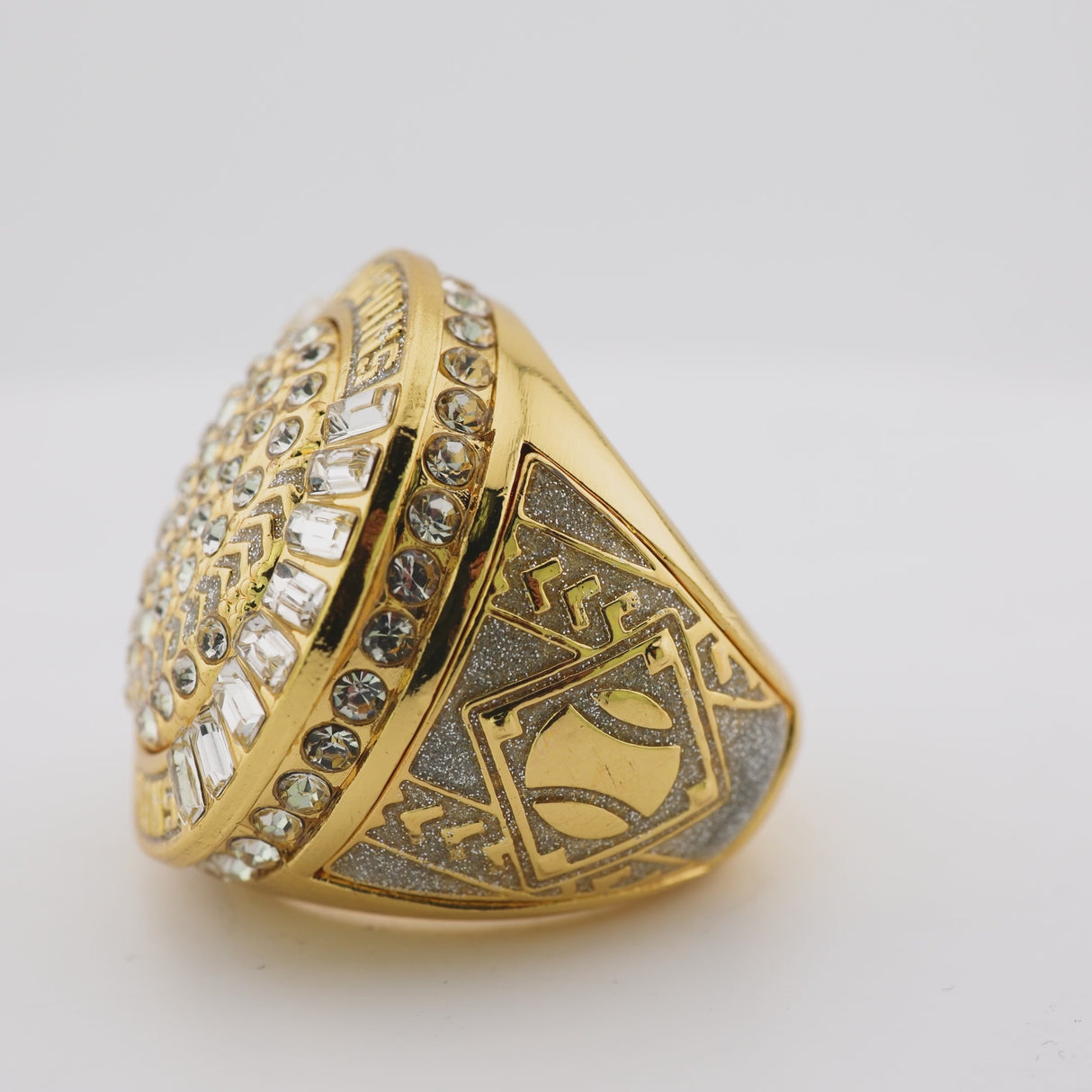 GEN26E Glitter Gold Champions Ring